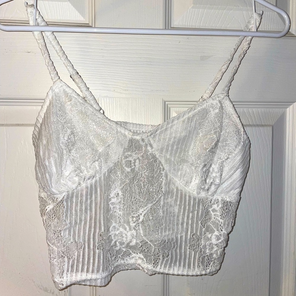 Medium lace cropped tank